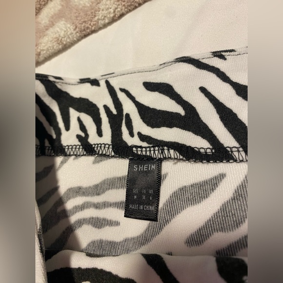 Zebra Print Mini Skirt - Picture 3 of 6